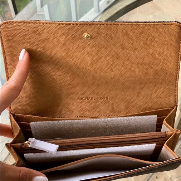 Michael Kors wallet - Picture 3 of 7
